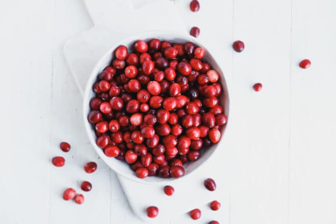 How to freeze cranberries - cranberries in a bowl