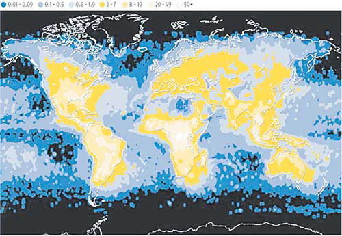 Распределение частоты гроз по поверхности суши и океанов. Самые темные места на карте соответствуют частотам не более 0,1 грозы в год на квадратный километр, а самые светлые — более 50 (изображение: «Наука и жизнь»)