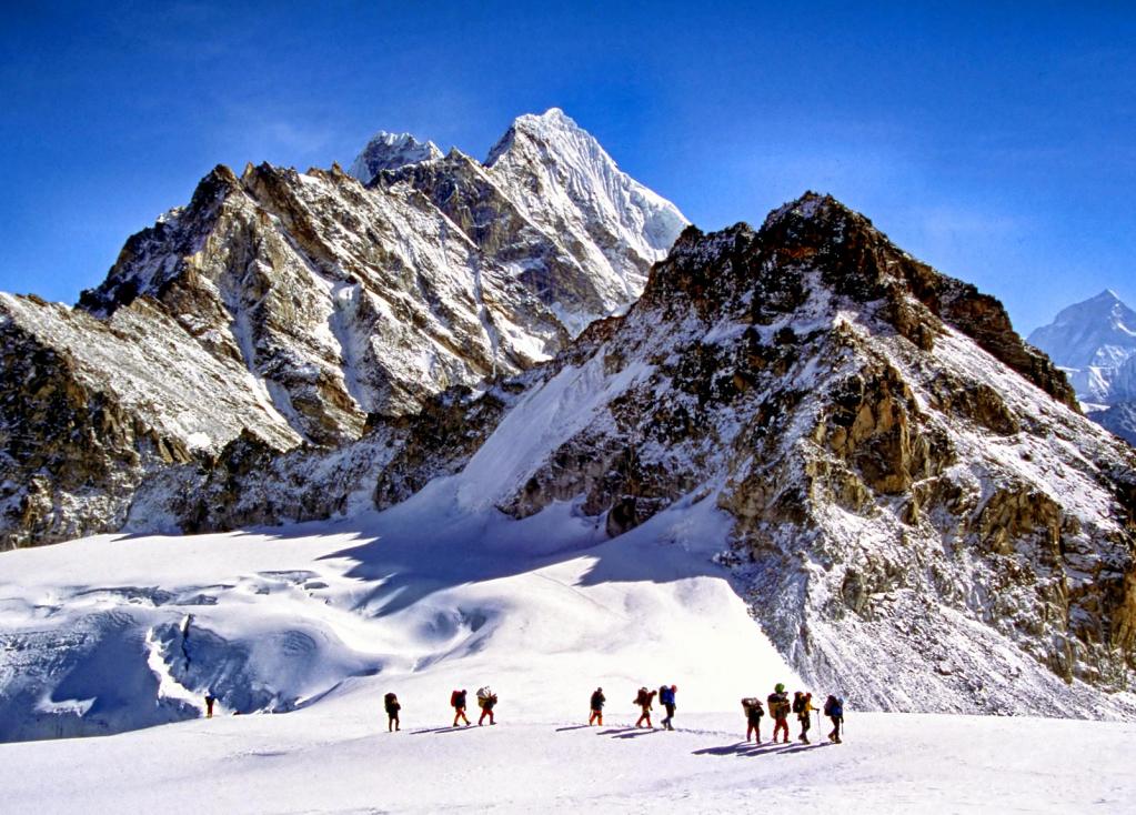 альпинисты в Гималаях