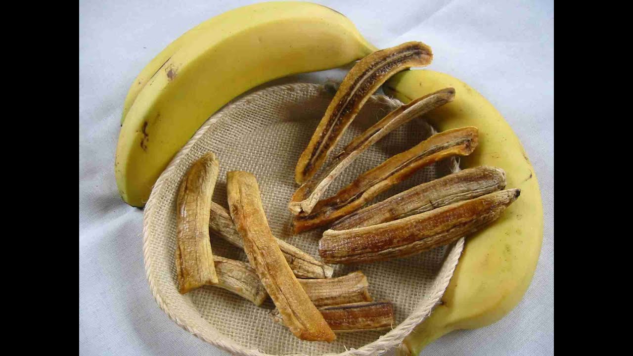 1 банан килокалории. Сушеные бананы. Калории 1 банана без кожуры. 100 Гр банана. Калорий в сушеном банане.