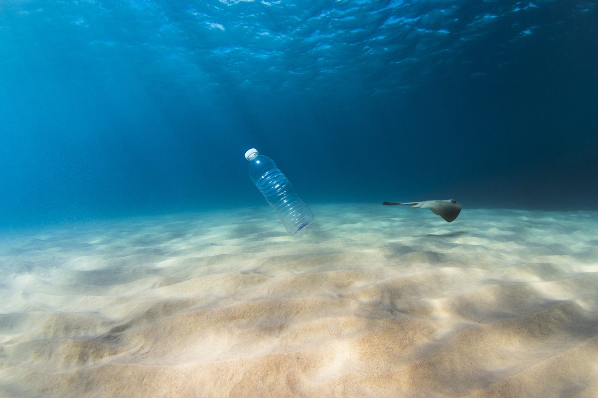 Пластик в глубине океана