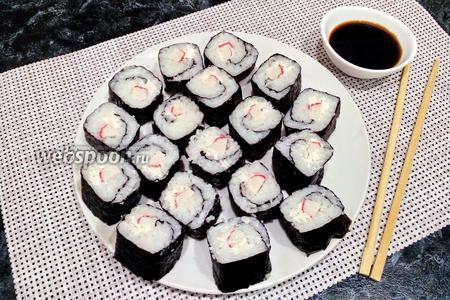 Фото рецепта Роллы с творожным сыром и крабовыми палочками