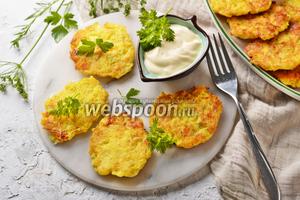 Фото рецепта Кабачковые оладьи с творогом и манкой