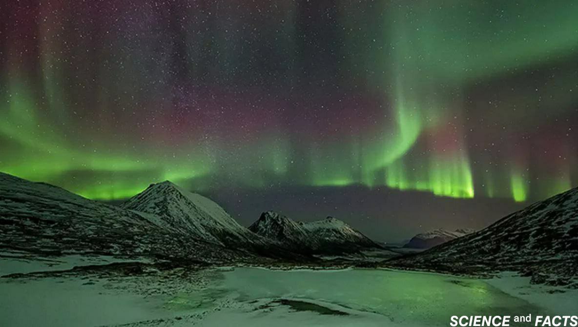 Какая самая поля. Северное сияние арктических пустынь. Арктическая пустыня Северное сияние. Полярная ночь в Арктике. Полярная ночь Северное сияние.