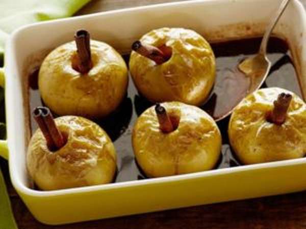 Чем полезны печеные яблоки, как их приготовить, отзывы